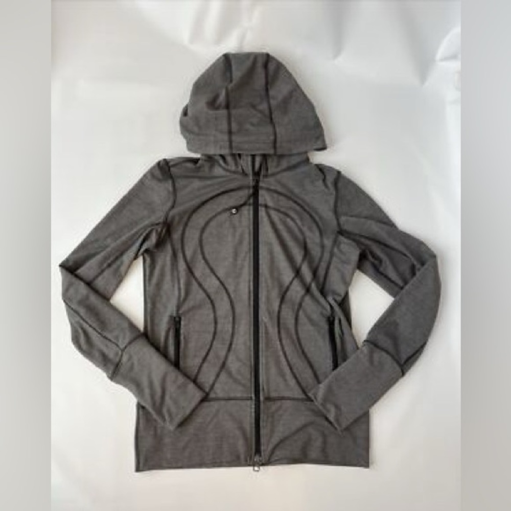 Lululemon Womens Daily Practice
SZ 6 Zip Up Gray Hooded Athletic Jacket